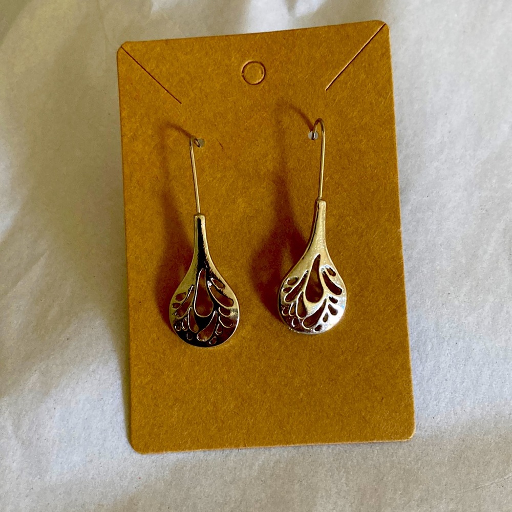 Stunning silver plated earrings
